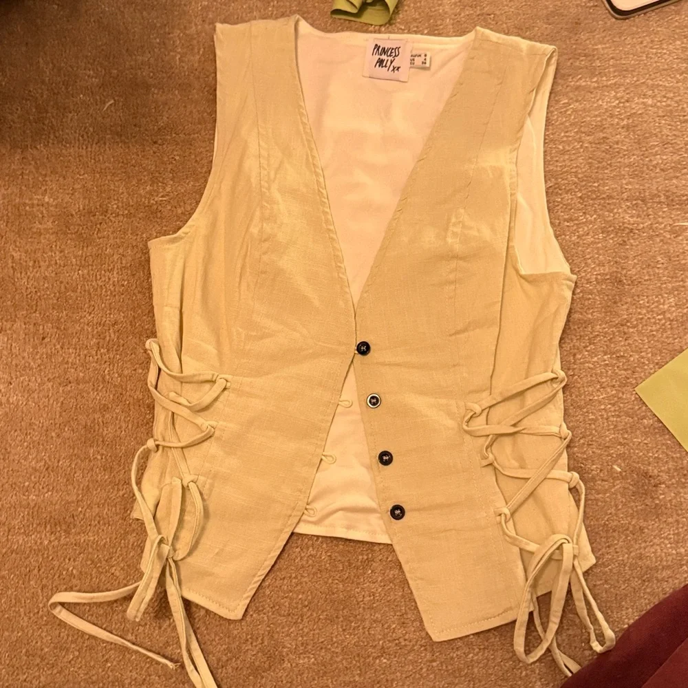 Princess Polly Ivory Sleeveless Top - Picture 2 of 4